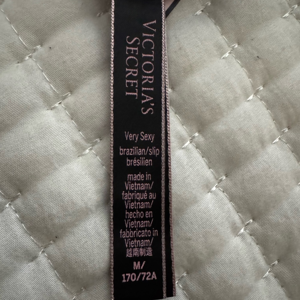 Victoria's Secret Black Bra and Panty Set - Picture 6 of 6